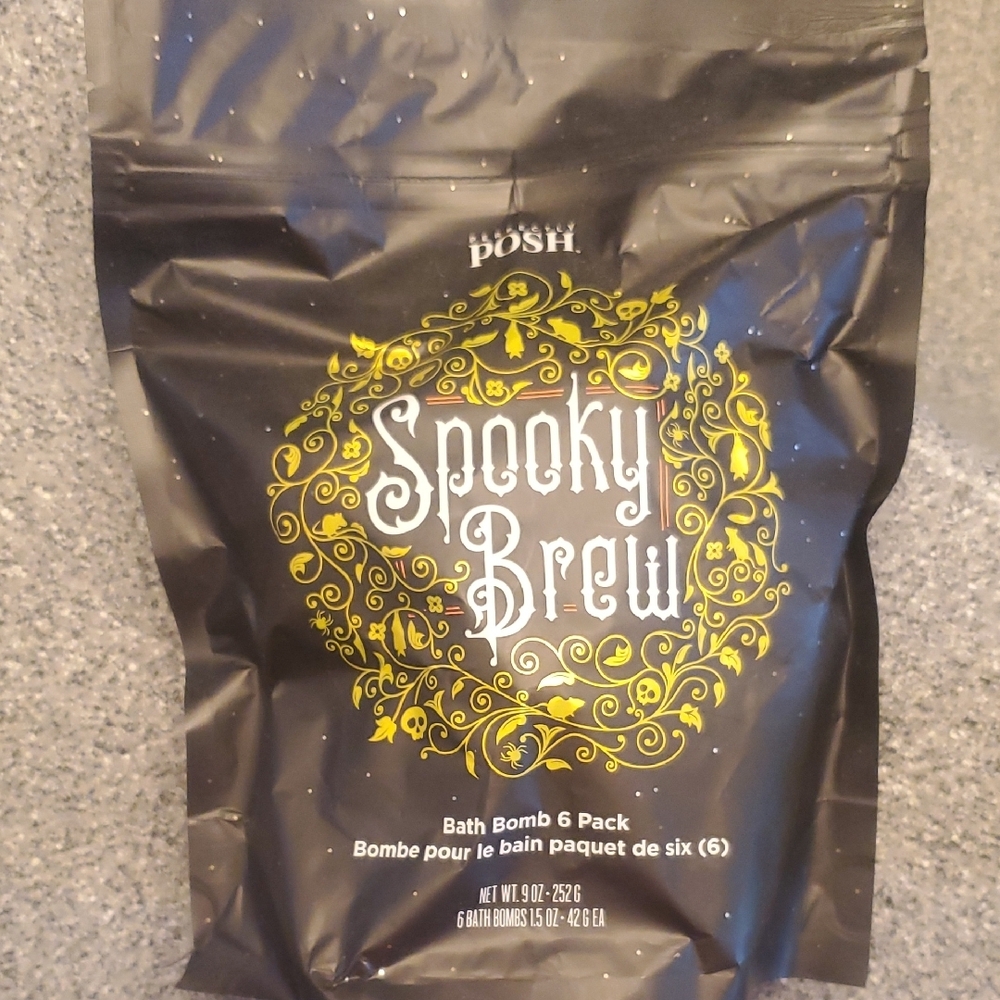 Perfectly Posh Black and Yellow Bath Soak Spooky Brew